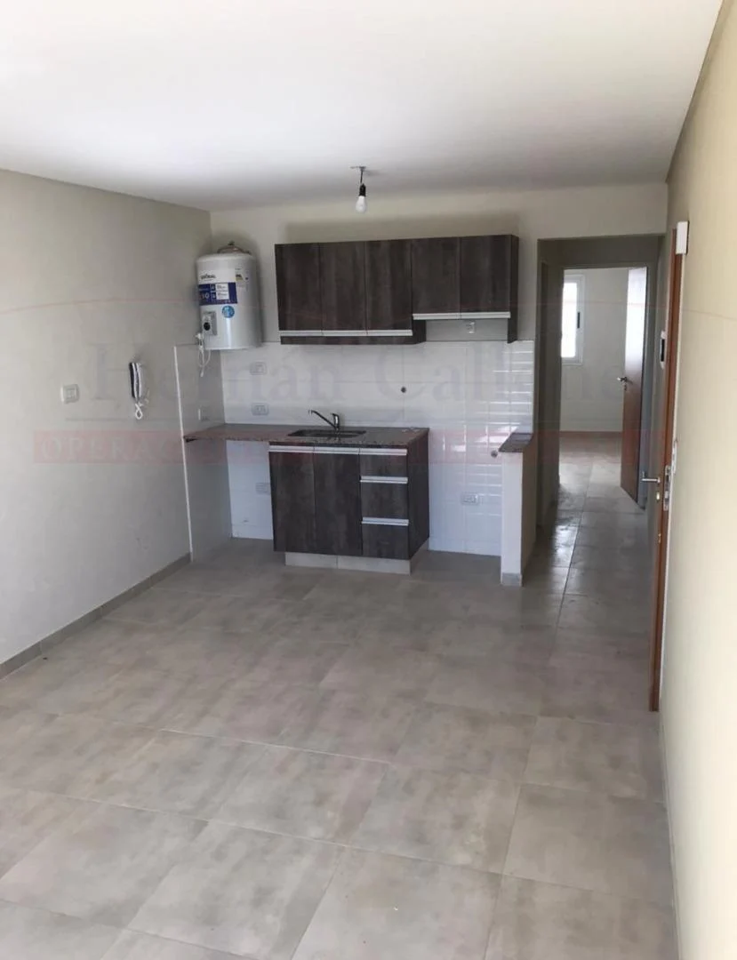 Foto de EXCELENTE DEPTO. 2 AMBIENTES CON COCHERA EN MORÓN, imagen 4