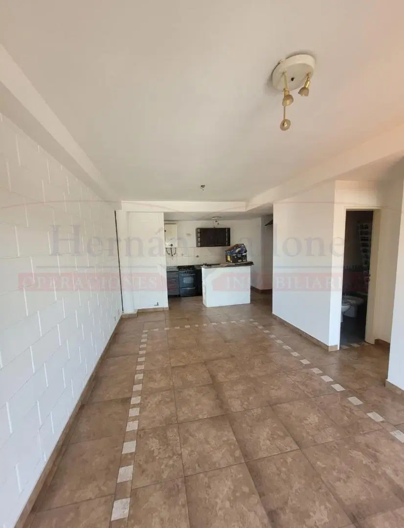 DEPTO 2 AMB EN 3º PISO, CONTRAFRENTE EN RAMOS MEJÍA 1