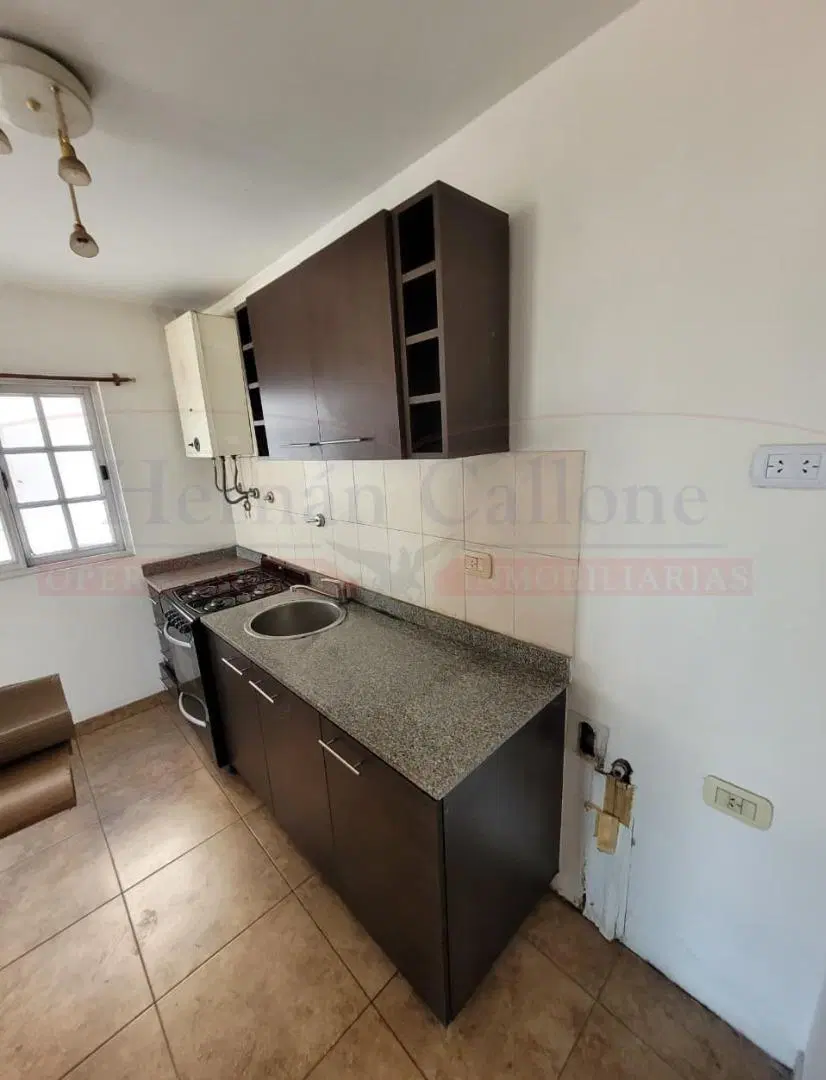 DEPTO 2 AMB EN 3º PISO, CONTRAFRENTE EN RAMOS MEJÍA 3
