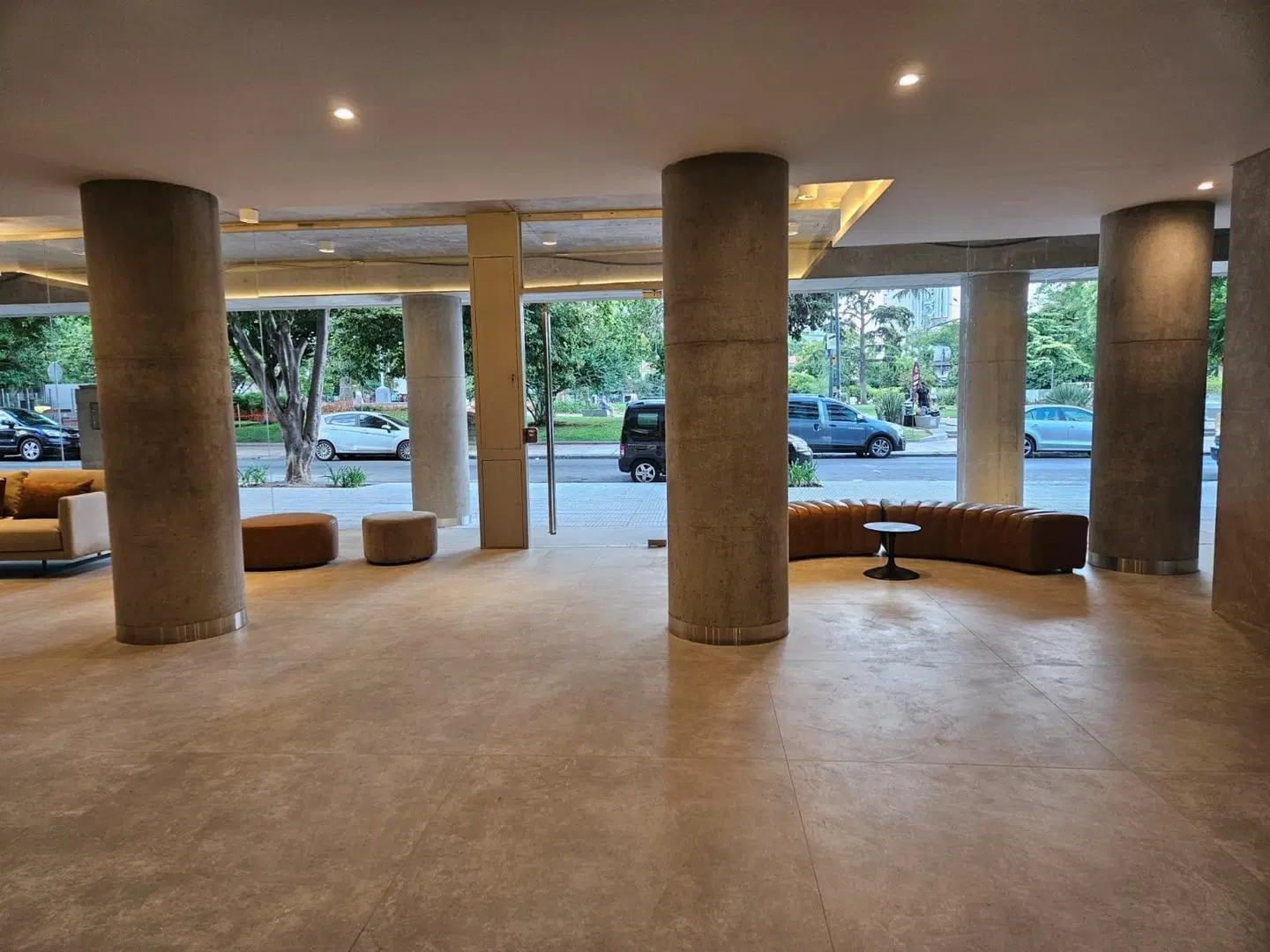 DEPARTAMENTO 2 AMB. DE GRAN CATEGORÍA CON BALCÓN Y COCHERA 5
