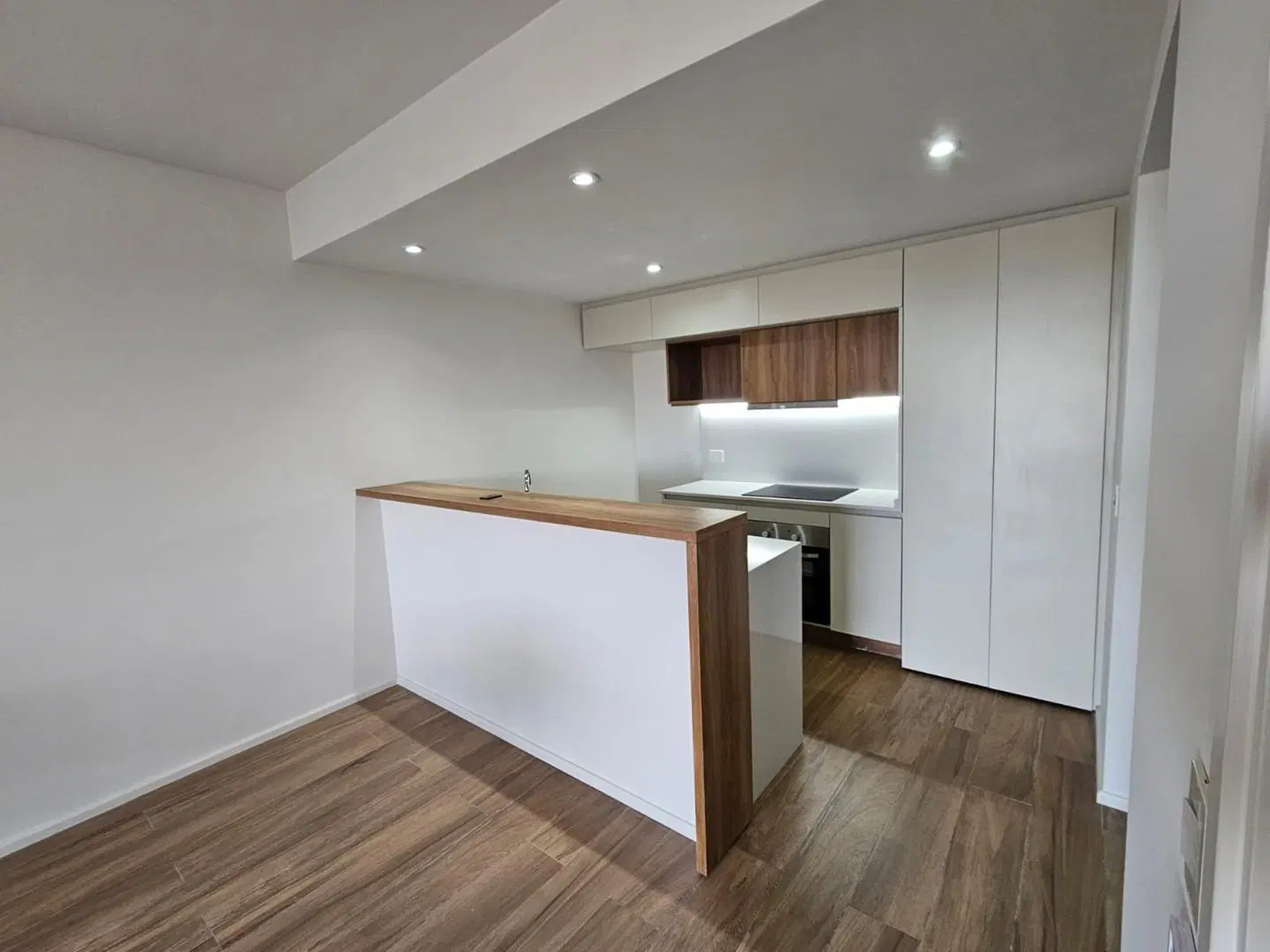DEPARTAMENTO 2 AMB. DE GRAN CATEGORÍA CON BALCÓN Y COCHERA 3