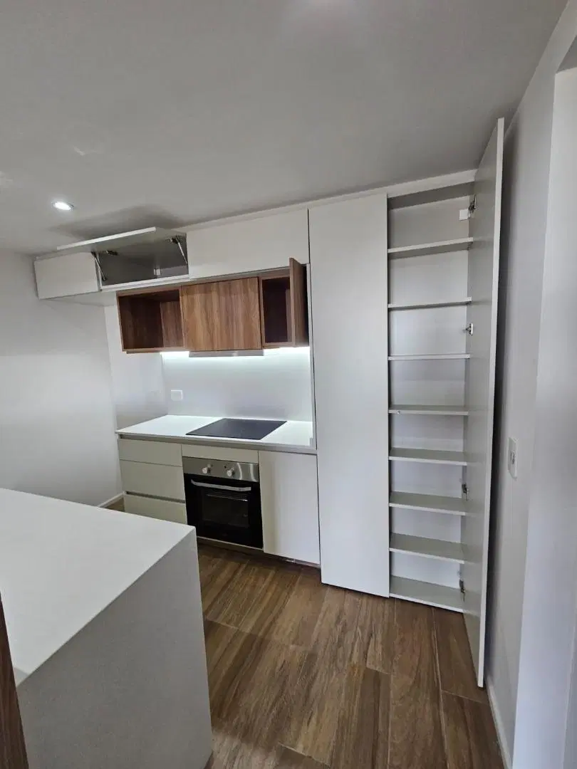 DEPARTAMENTO 2 AMB. DE GRAN CATEGORÍA CON BALCÓN Y COCHERA 1