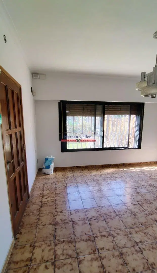 CASA 4 AMBIENTES CON PATIO Y COCHERA 3