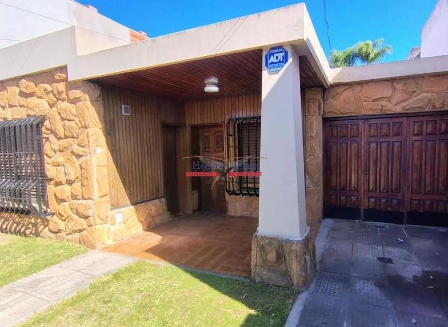 CASA 4 AMBIENTES CON PATIO Y COCHERA 2