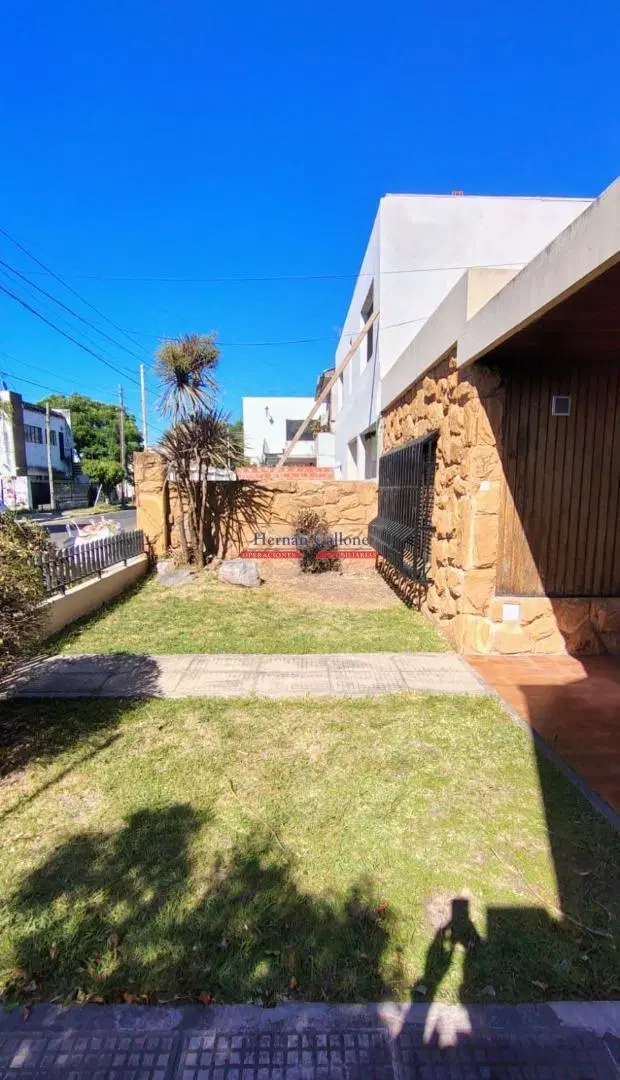 CASA 4 AMBIENTES CON PATIO Y COCHERA 3
