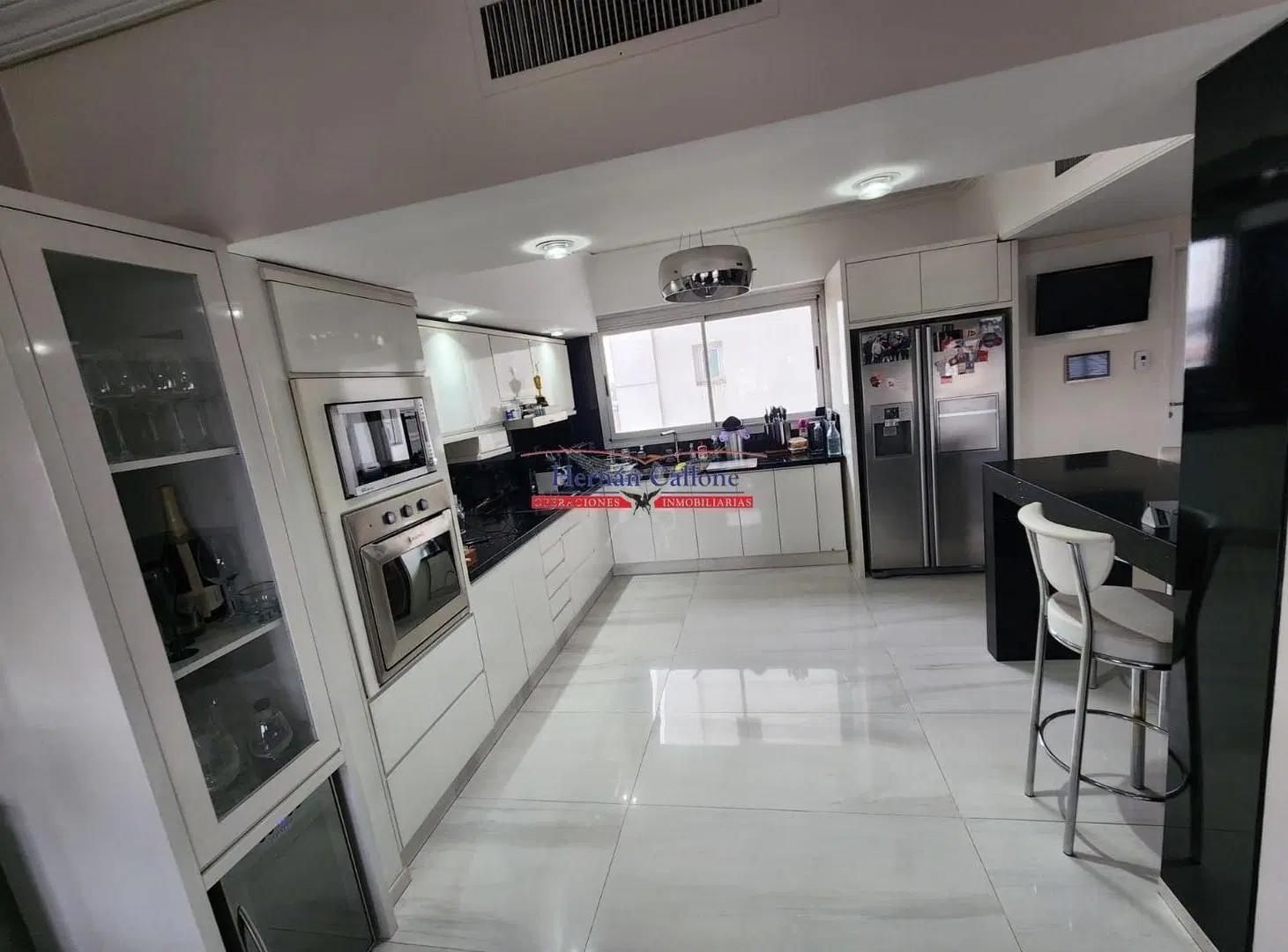 EXCELENTE SEMIPISO 4 AMB. CON COCHERAS, BALCÓN Y BAULERA 3