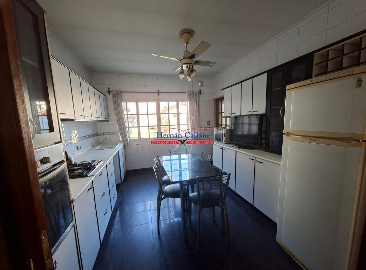 Foto de CASA 6 AMBIENTES CON TERRAZA, PARQUE Y COCHERA EN ALQUILER, imagen 4