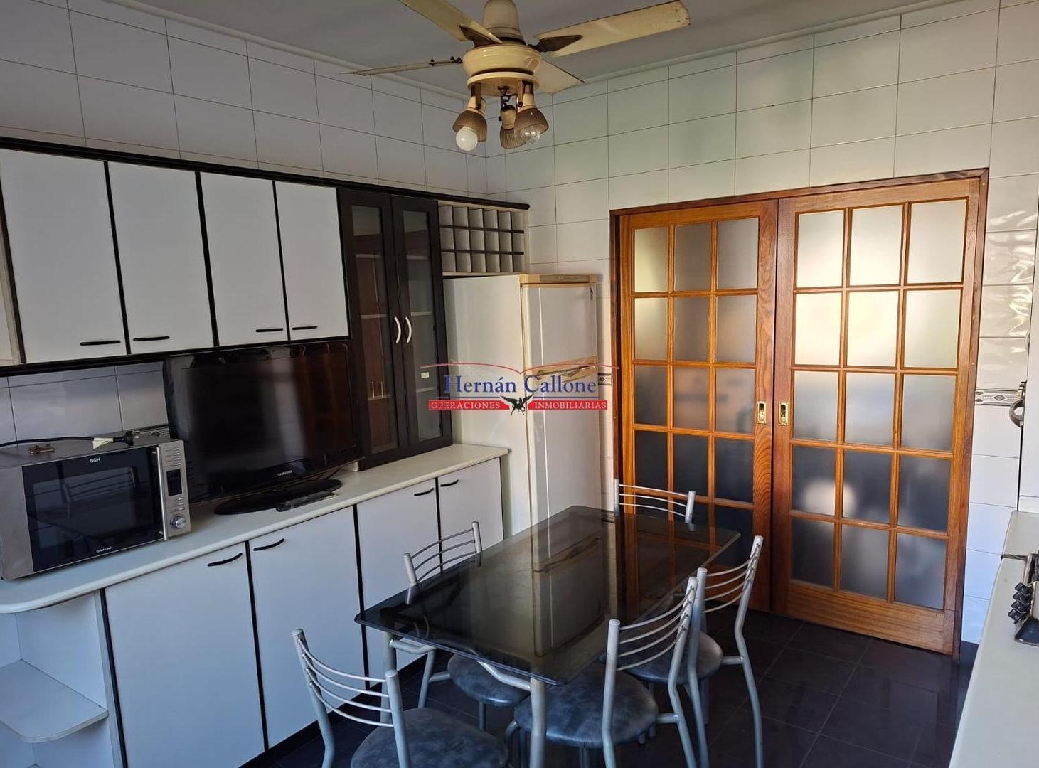 Foto de CASA 6 AMBIENTES CON TERRAZA, PARQUE Y COCHERA EN ALQUILER, imagen 1