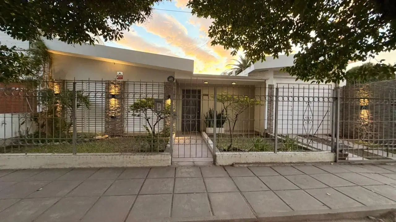 Casa en Marques de Sobremonte | 4 dormitorios | Pileta | Excelente Estado 5