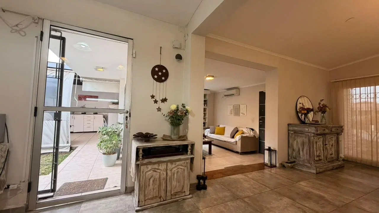 Casa en Marques de Sobremonte | 4 dormitorios | Pileta | Excelente Estado 1
