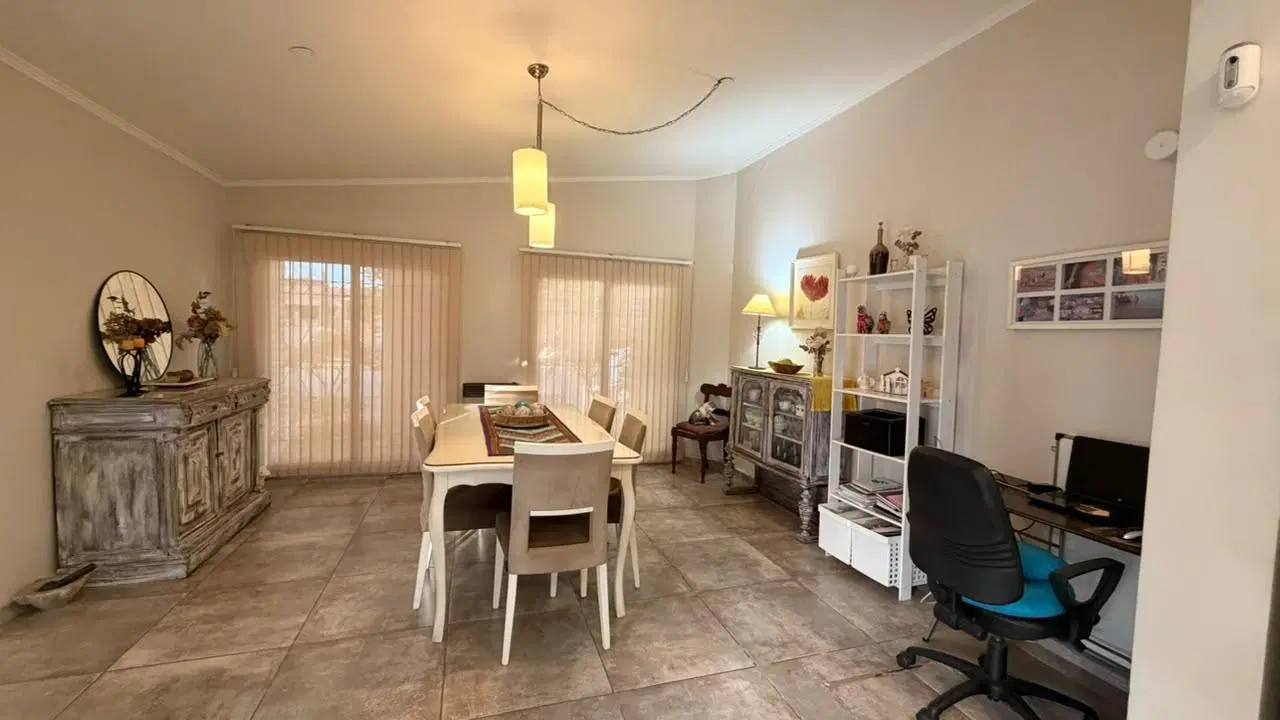 Casa en Marques de Sobremonte | 4 dormitorios | Pileta | Excelente Estado 2