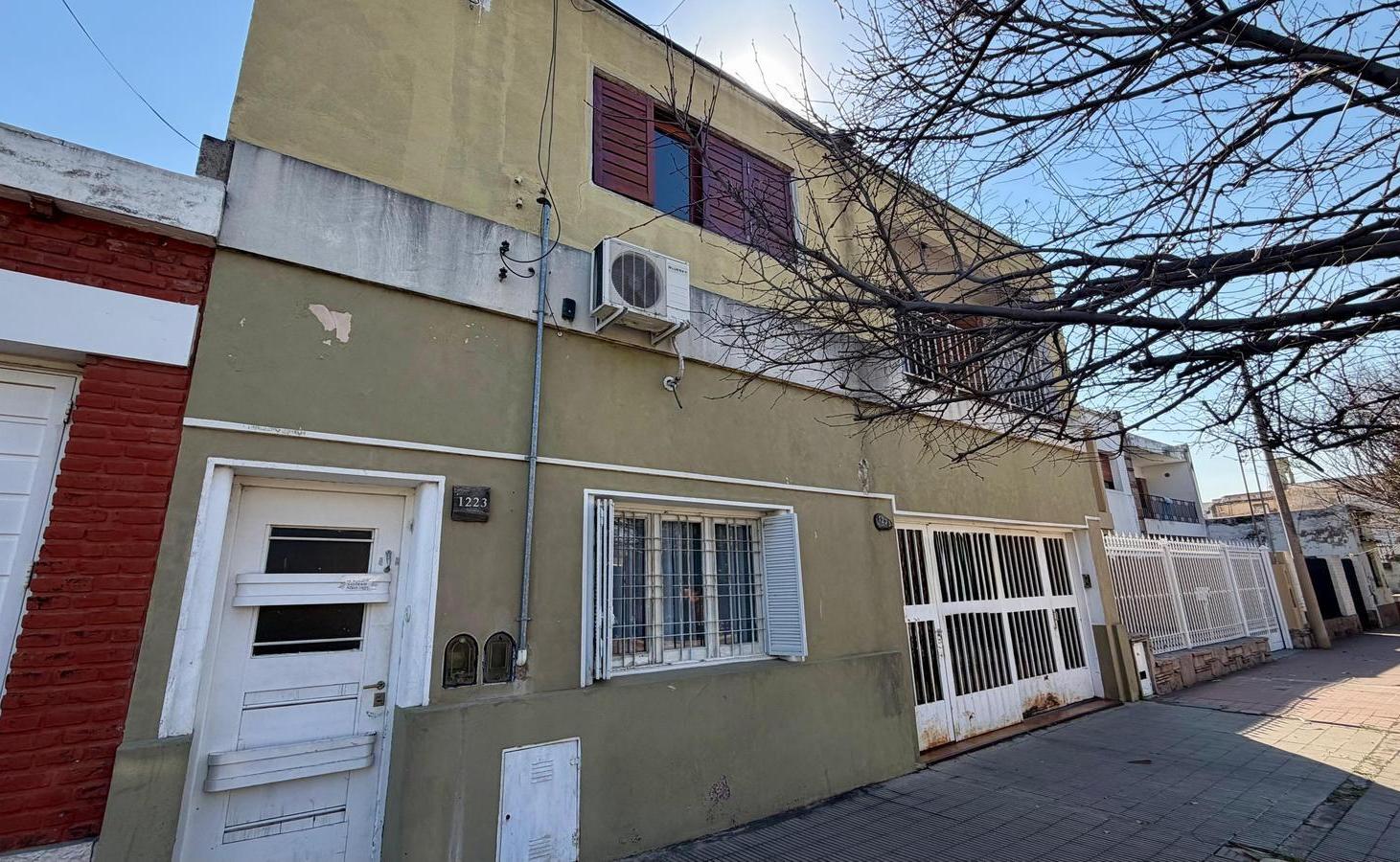 Foto de OPORTUNIDAD | 2 VIVIENDAS EN 1 | 4 DORMITORIOS | BARRIO JUNIORS, imagen 1