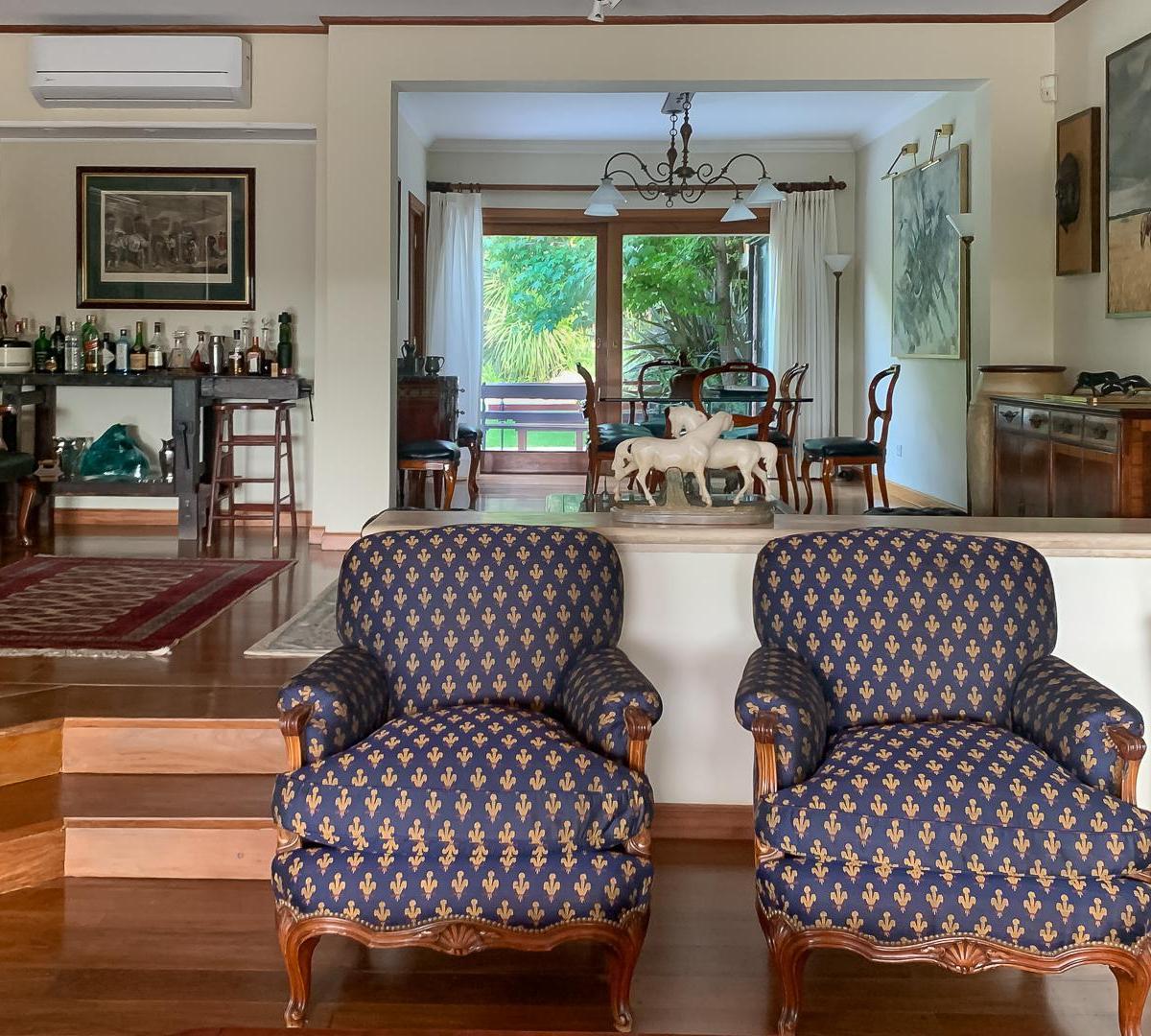 Retasada! Excelente Casa Estilo Finlandes Sobre La Barranca con Estupenda Vista 2