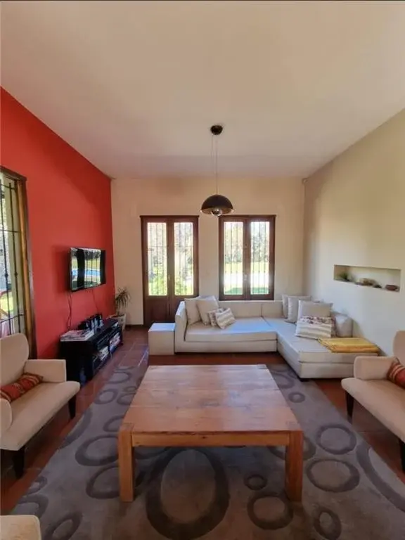 EXCELENTE PROPIEDAD ESTILO CAMPO EN BARRIO ROBLES DEL MONARCA 3