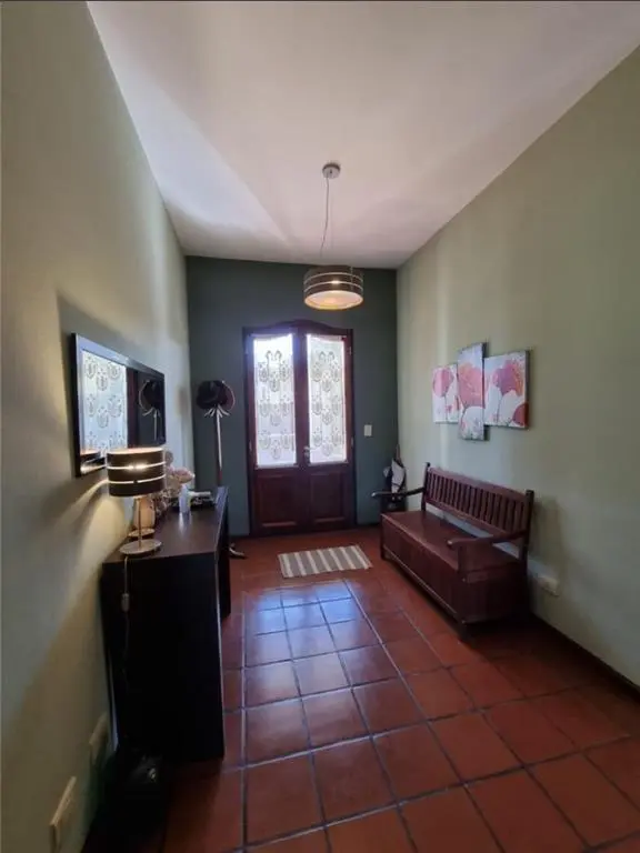 EXCELENTE PROPIEDAD ESTILO CAMPO EN BARRIO ROBLES DEL MONARCA 4