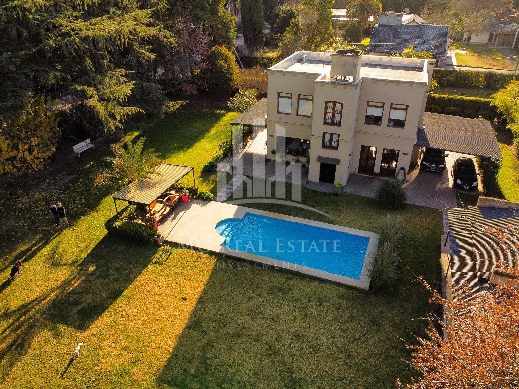 EXCELENTE PROPIEDAD ESTILO CAMPO EN BARRIO ROBLES DEL MONARCA