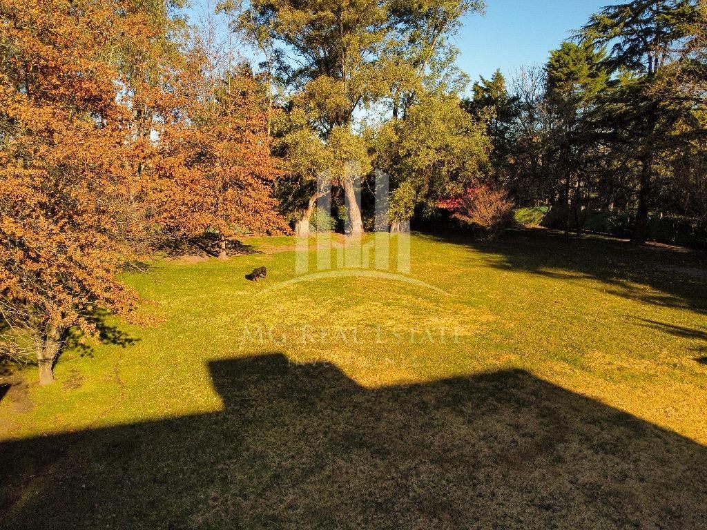 EXCELENTE LOTE DE 1500M2 EN EL BARRIO ROBLES DEL MONARCA