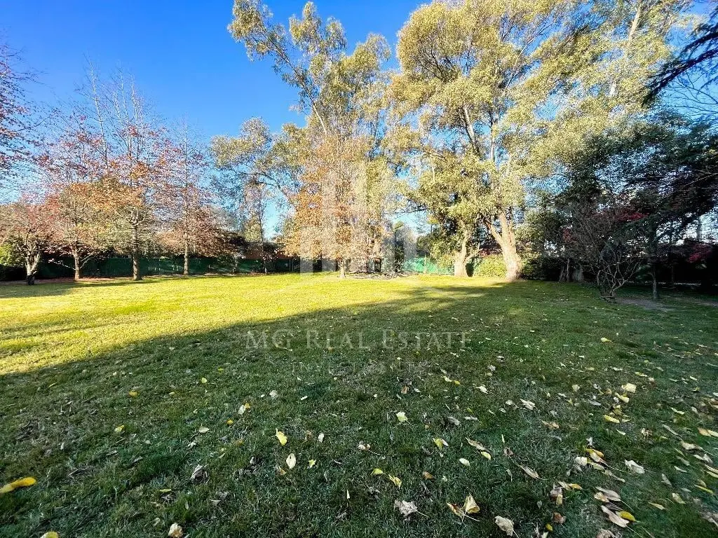 EXCELENTE LOTE DE 1500M2 EN EL BARRIO ROBLES DEL MONARCA 2
