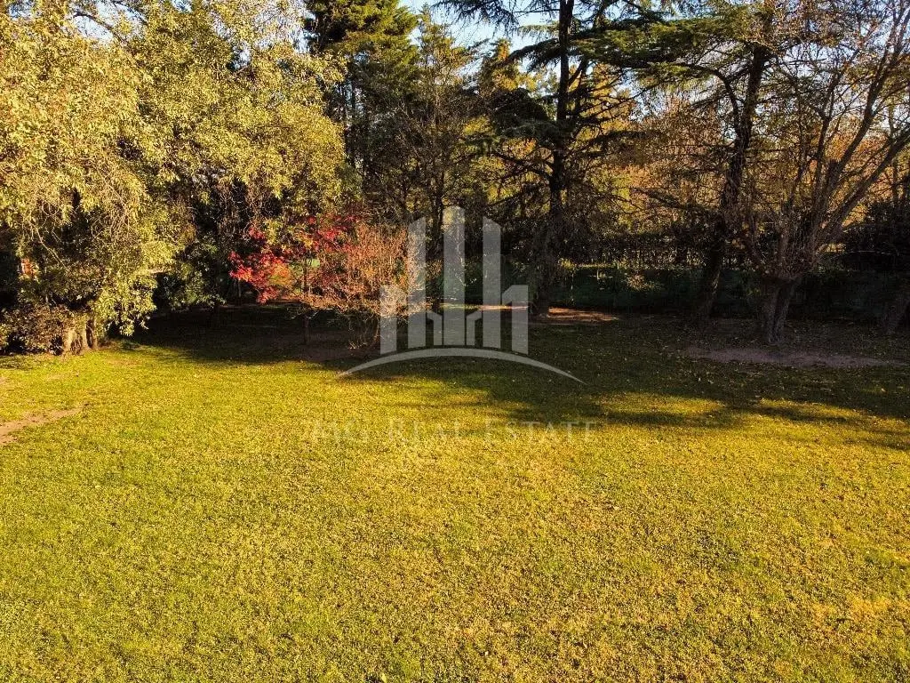 EXCELENTE LOTE DE 1500M2 EN EL BARRIO ROBLES DEL MONARCA 3