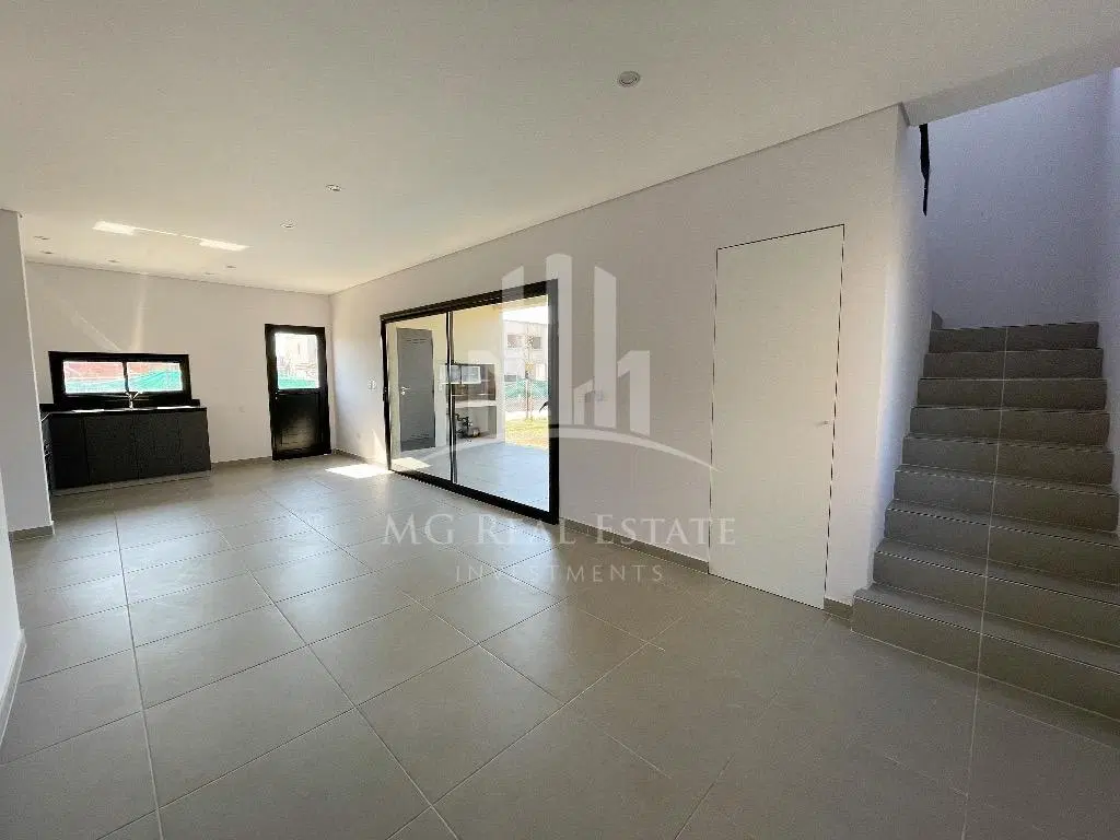 IMPECABLE CASA EN ALQUILER DE 4 AMBIENTES EN EL BARRIO CERRADO EL ALJIBE 4