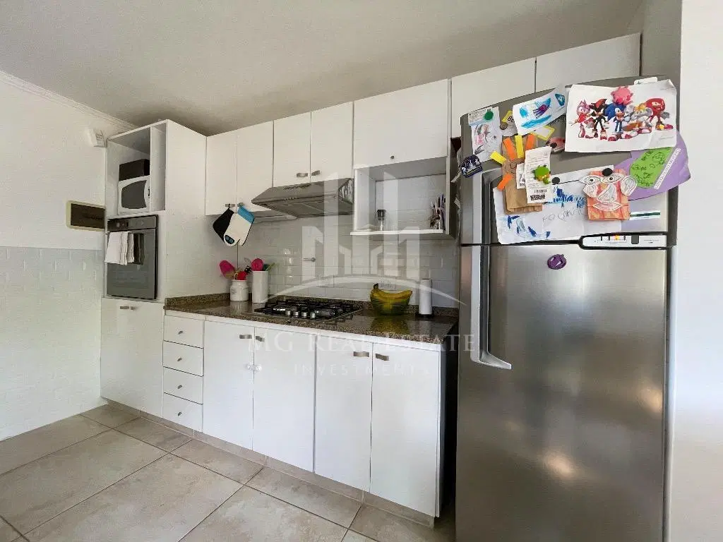 # CASA DE 5 AMBIENTES SOBRE LOTE CENTRAL EN BARRIO LOS SAUCES 2