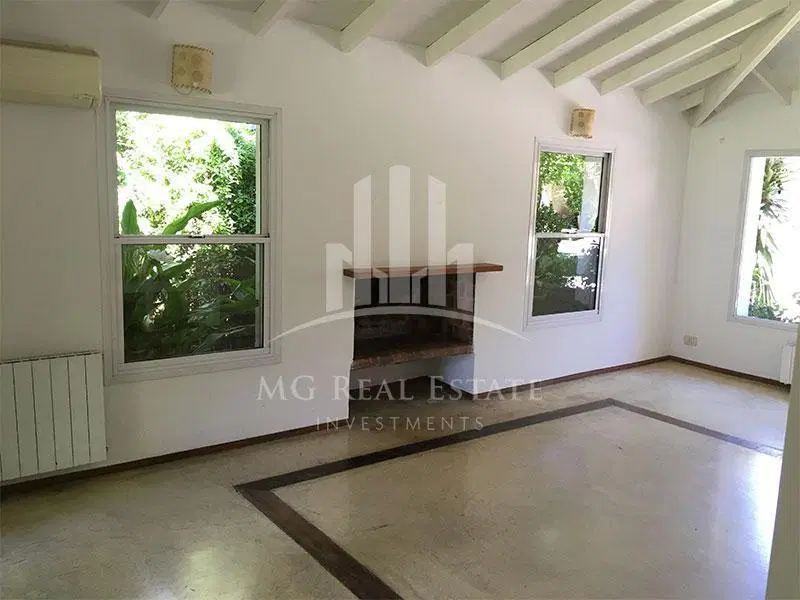 # MUY BUENA PROPIEDAD EN VENTA EN BARRIO LOS SAUCES 5