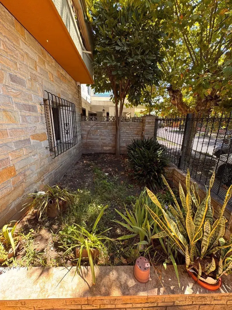 Casa en Venta – 4 Ambientes con Amplios Espacios y Terraza 1