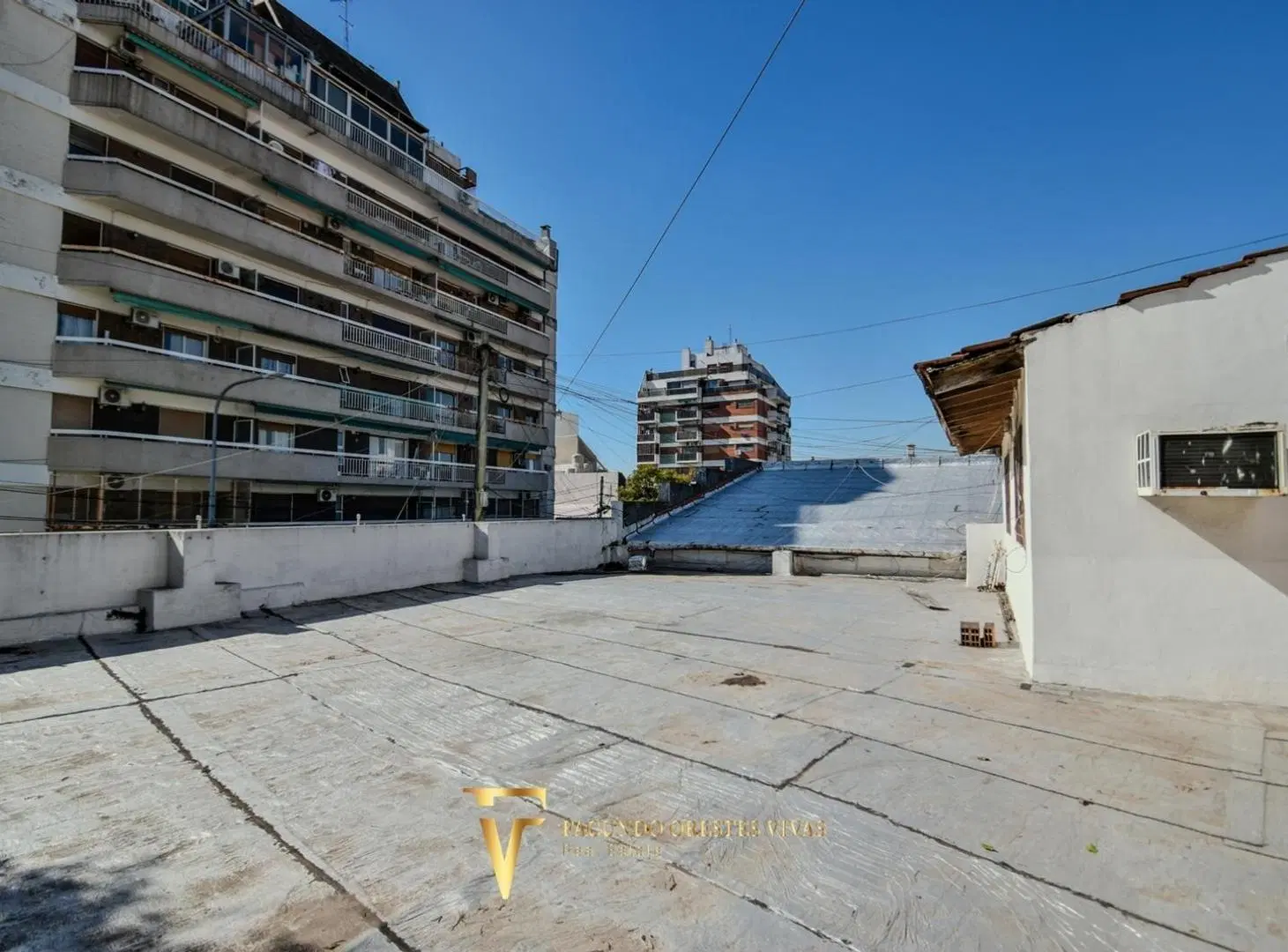 Terreno de 400m2 en esquina. Sobre Av J B Alberdi 1