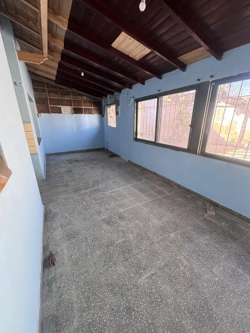 Casa en Alquiler en Ituzaingó – Amplios Espacios y Cochera 8