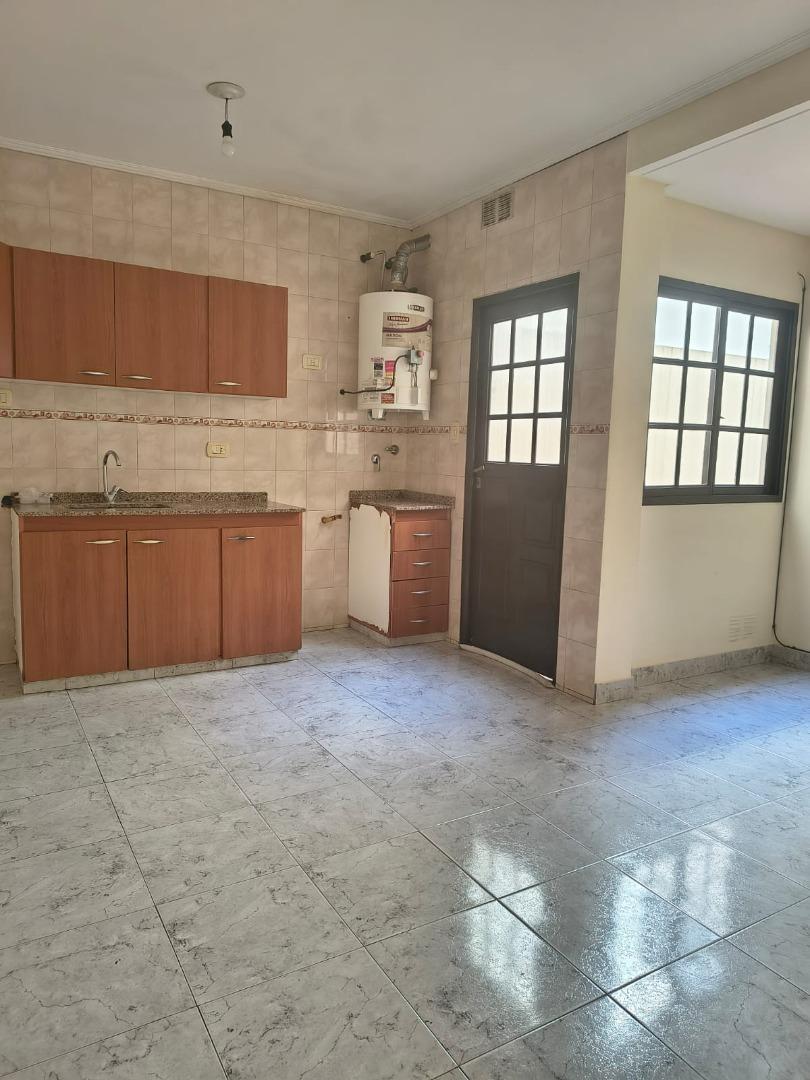 Foto de Departamento 3 amb. con patio. Buena Ubicación Hurlingham, imagen 2