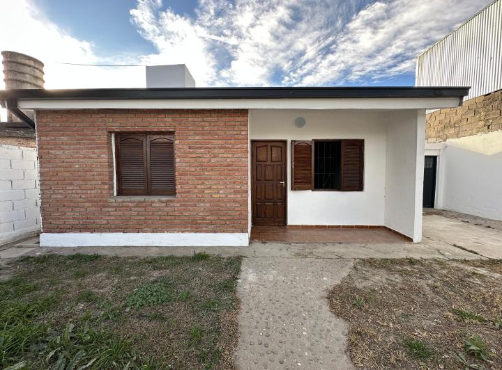 VENDO CASA DE 2 DORM EN BARRIO CAMARA ALTA GRACIA APTA CREDITO