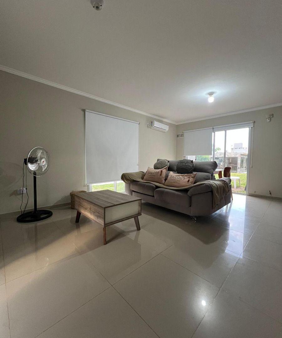 Foto de VENDO CASA ESQUINA DE 2 DORM CON PILETA Y QUINCHO EN RESERVA TAJAMAR 2, imagen 2