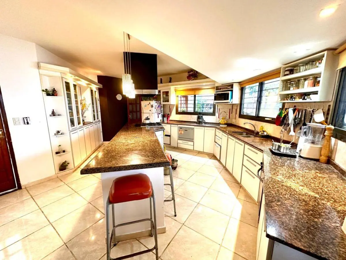 VENDO CASA DE 4 DORM CON PILETA EN VILLA BELGRANO IMPECABLE 5