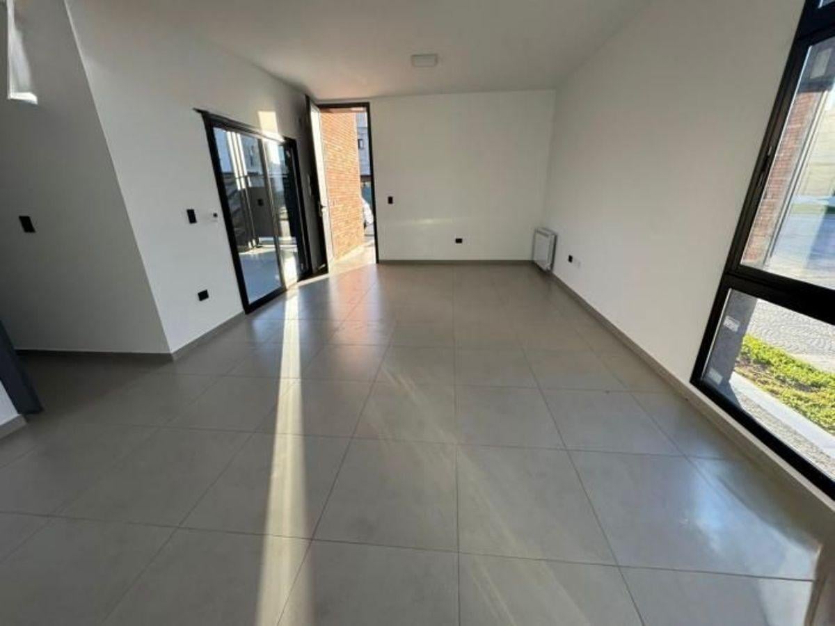 VENDO DUPLEX DE 2 DORM EN COLINAS DE MANANTIALES TODO PLANTA BAJA