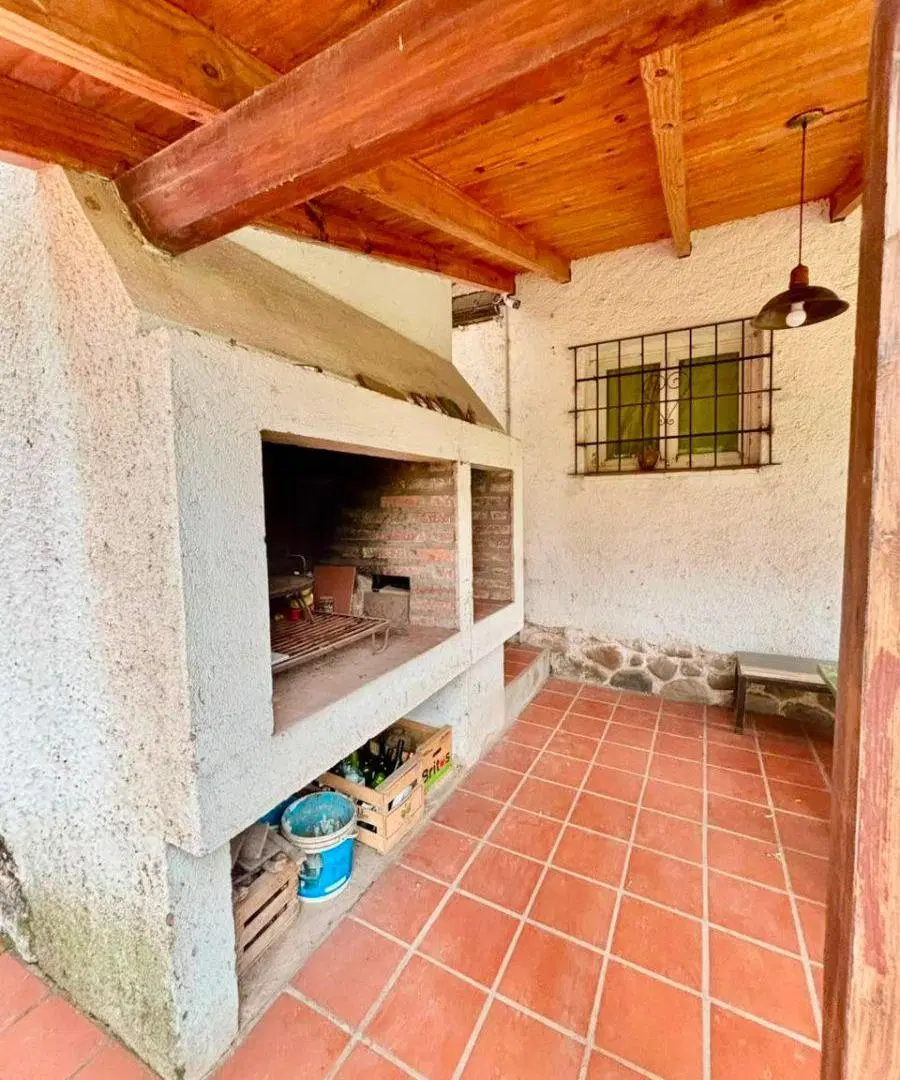 VENDO CASA DE 4 DORM CON PILETA Y PARQUE EN UNQUILLO 5