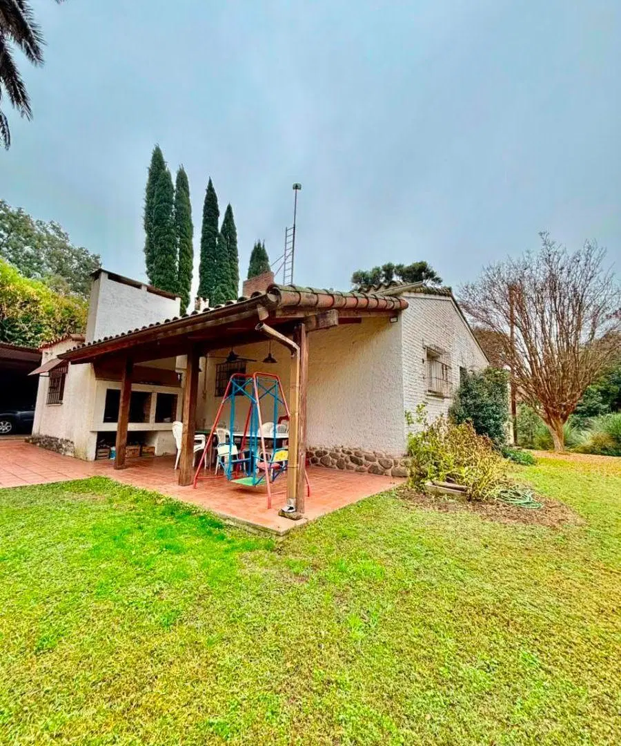 VENDO CASA DE 4 DORM CON PILETA Y PARQUE EN UNQUILLO 1