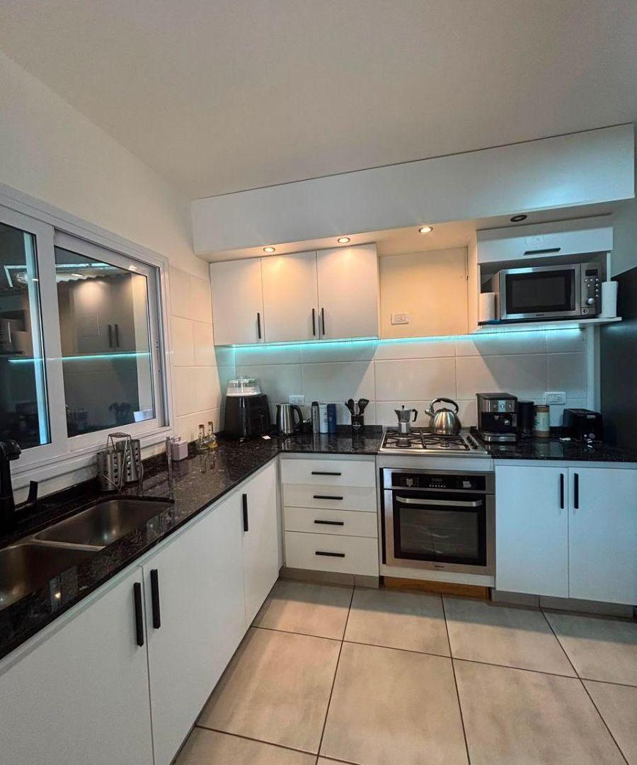 Foto de VENDO DUPLEX DE 3 DORM EN BARRIO CERRADO LA CATALINA, imagen 4