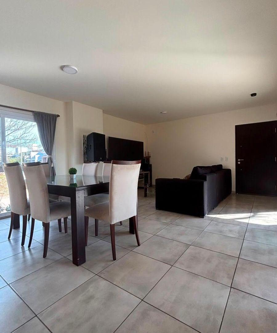 Foto de VENDO DUPLEX DE 3 DORM EN BARRIO CERRADO LA CATALINA, imagen 1