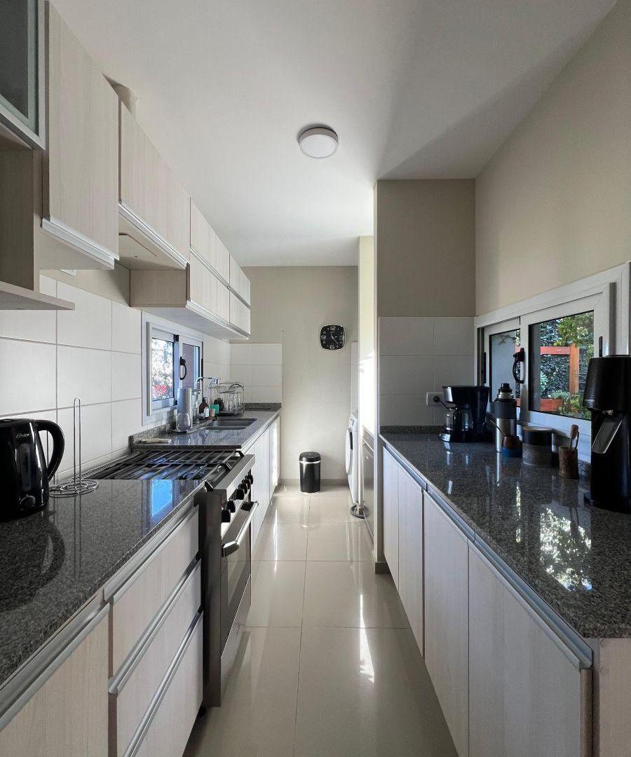 Foto de VENDO CASA CON PILETA GALERIA Y COCHERA EN RESERVA TAJAMAR APTA CREDITO, imagen 5