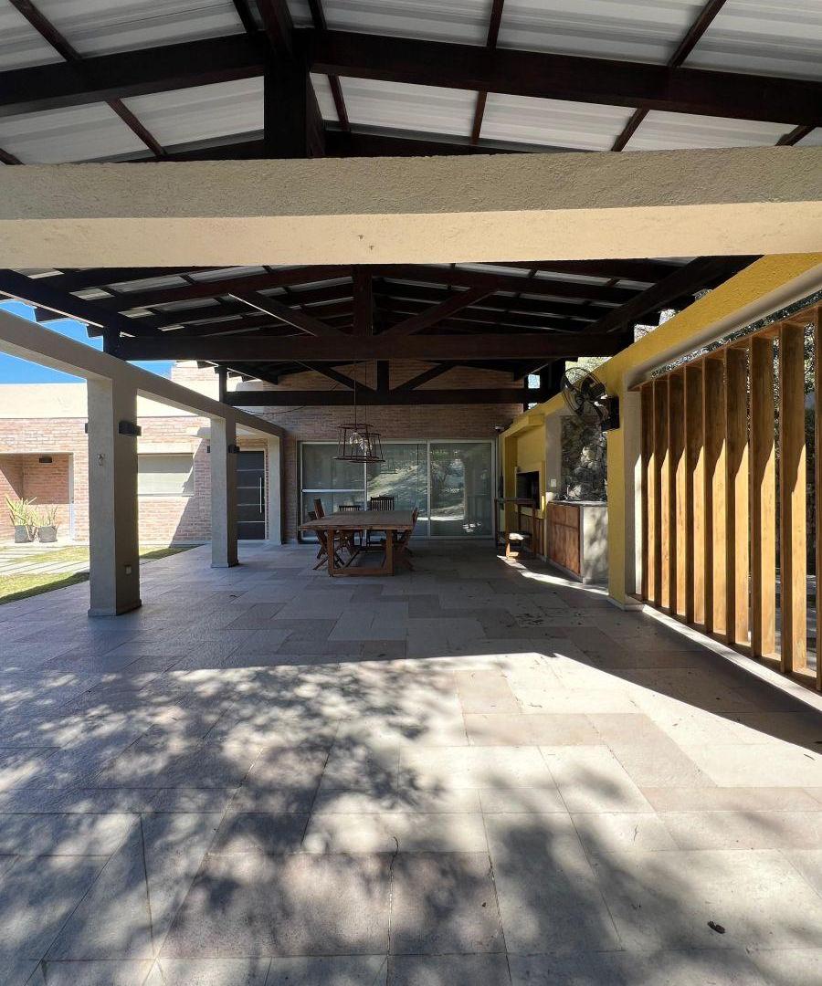 Foto de VENDO CASA CON PILETA EN PUNTA SERRANA LA PAISANITA BAJADA PROPIA AL RIO, imagen 1