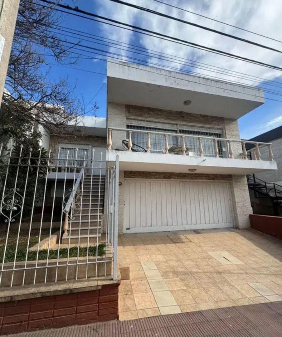 VENDO CASA DE 4 DORM REFACCIONADA EN BARRIO MAIPU APTA CREDITO