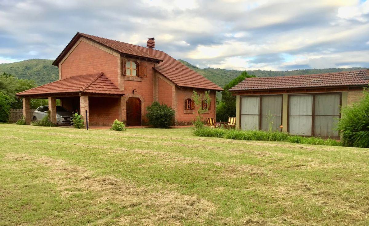 Foto de VENDO CHALET DE 3 DORM CON PILETA EN SAN ANTONIO DE ARREDONDO, imagen 2