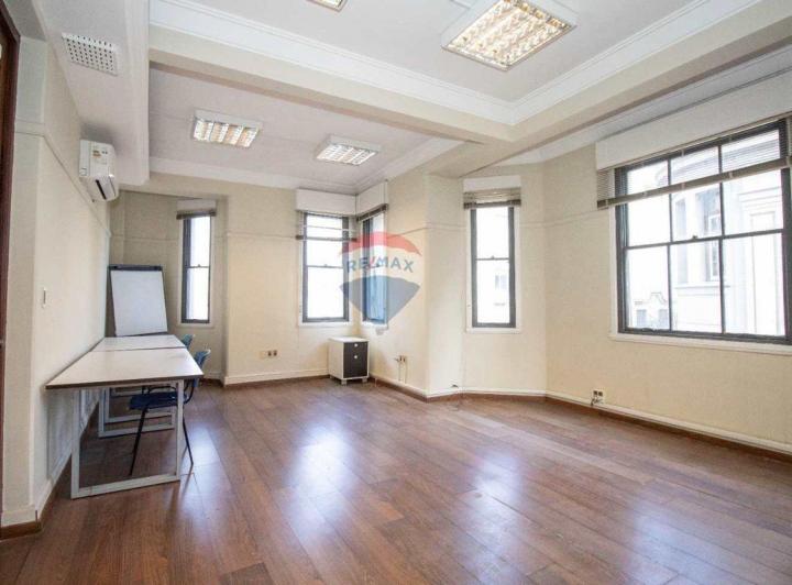 ALQUILER OFICINAS CIUDAD VIEJA PISO COMPLETO 3