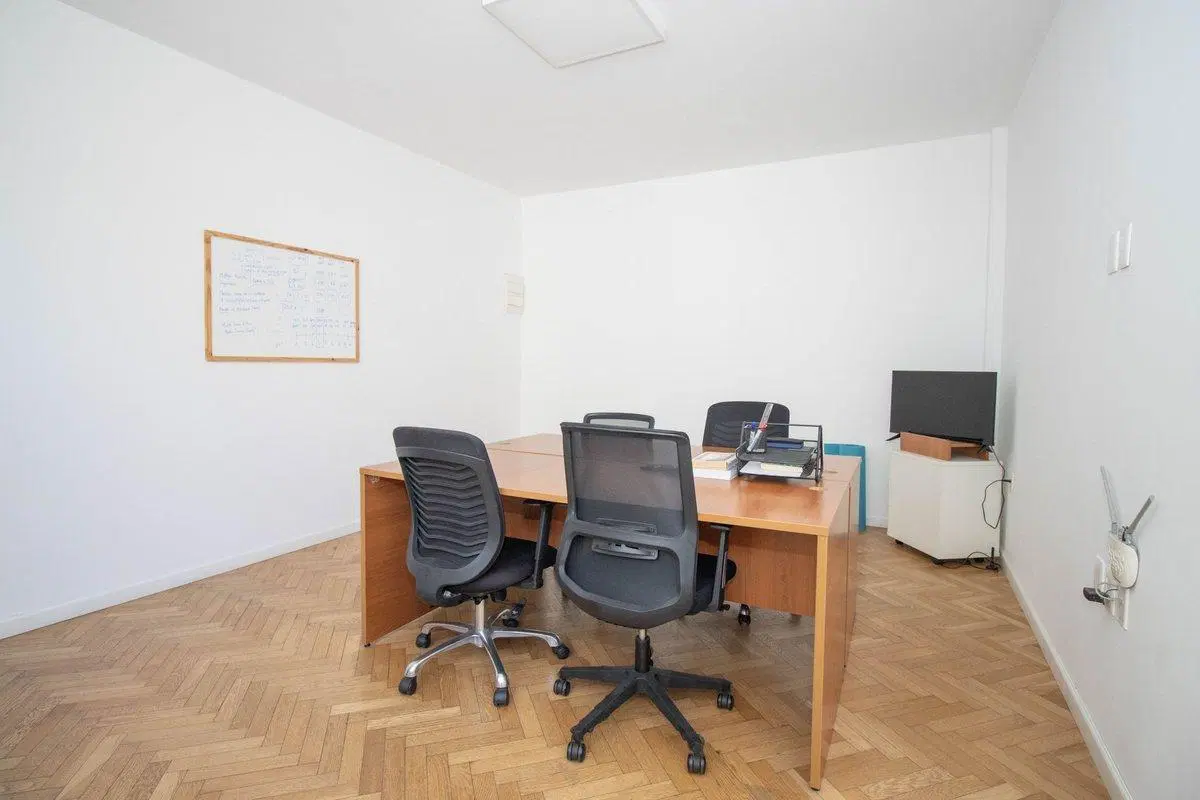 ALQUILER OFICINA CIUDAD VIEJA 5