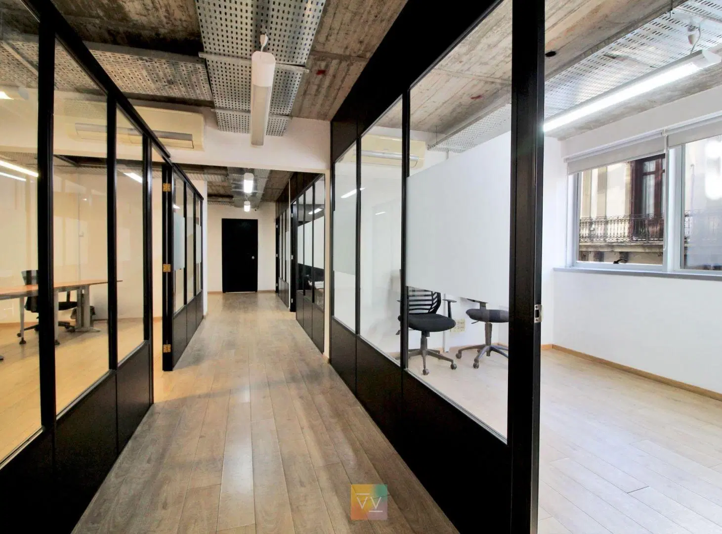 VENTA OFICINA CIUDAD VIEJA 4