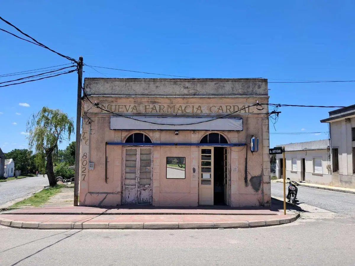 VENTA CASA CON FARMACIA FUNCIONANDO FLORIDA CARDAL 2