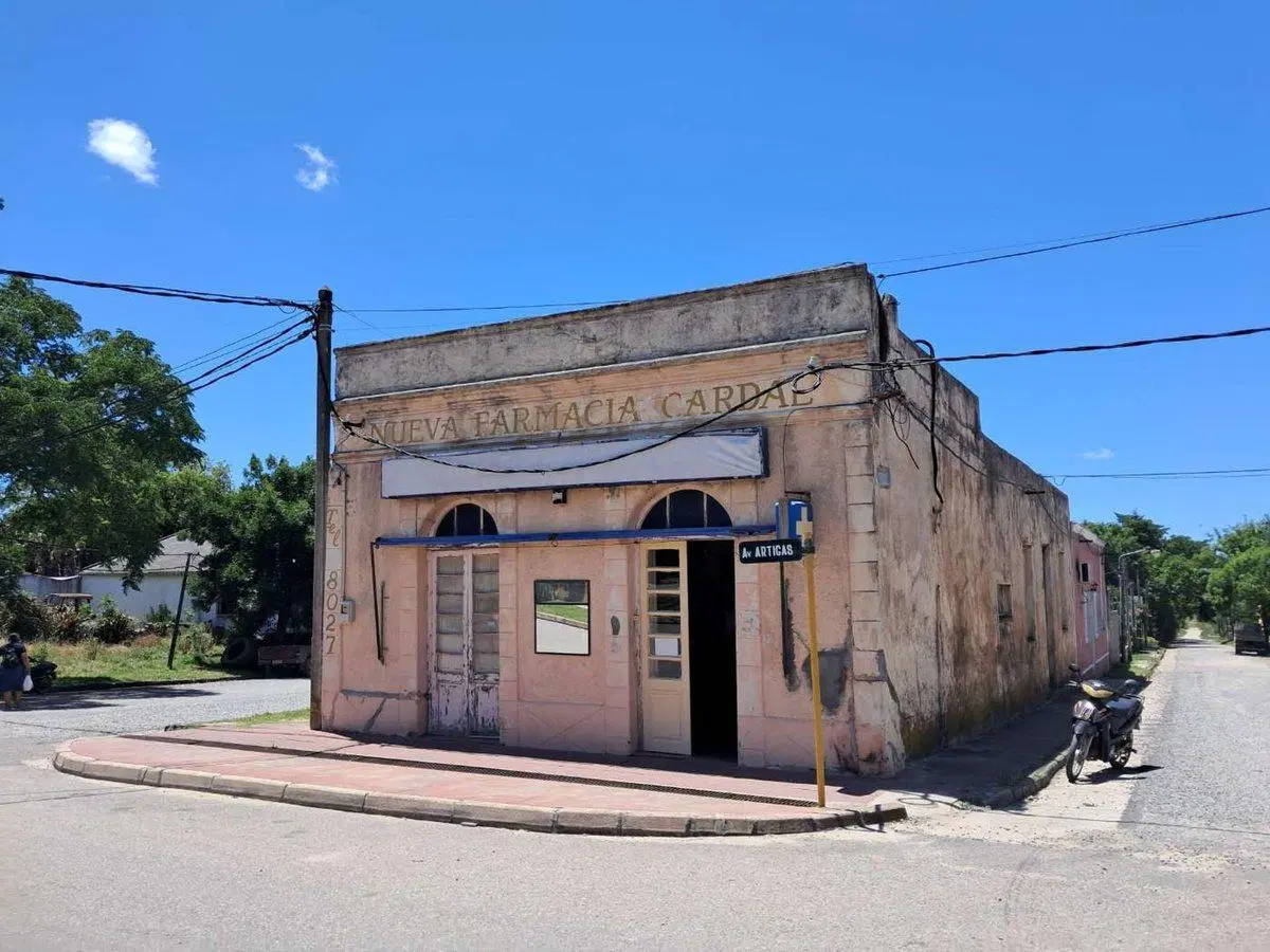 VENTA CASA CON FARMACIA FUNCIONANDO FLORIDA CARDAL 1