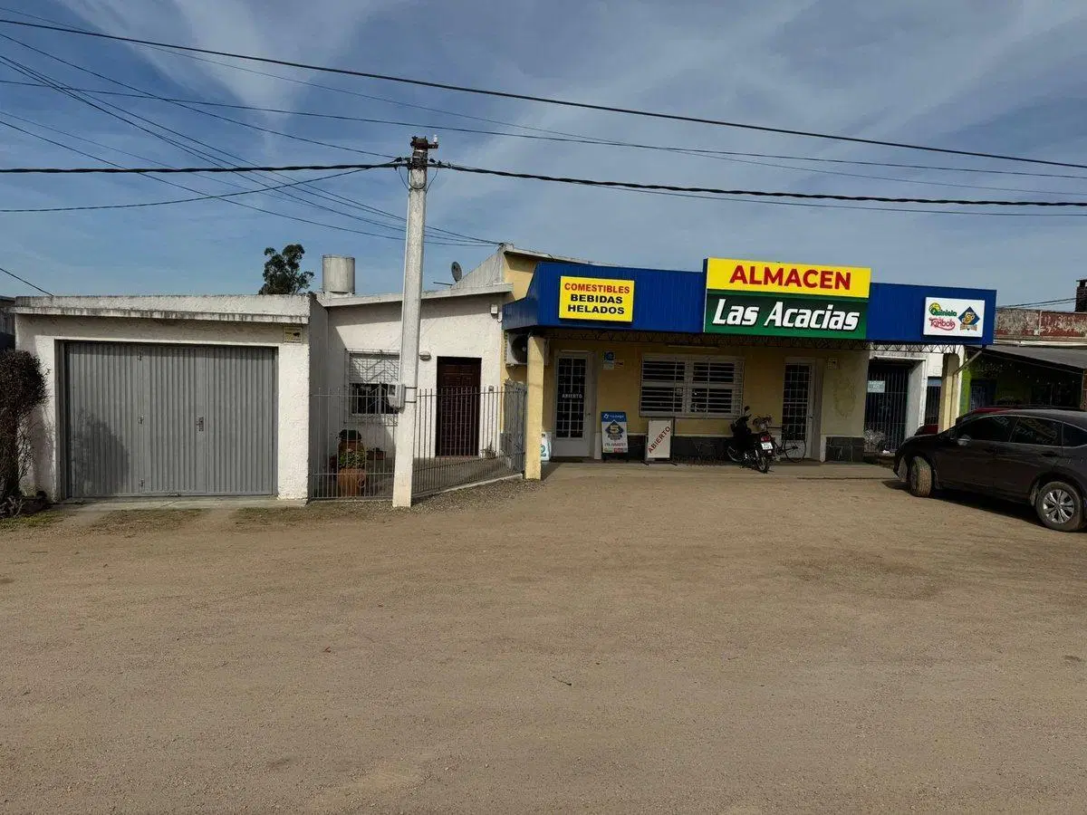 Venta de casa con comercio en Km 40 Empalme Olmos 2