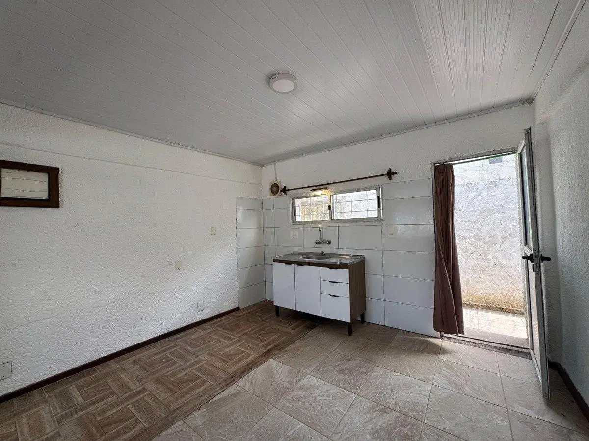 Alquilo casa 1 dormitorio con garaje Est Atlantida 2