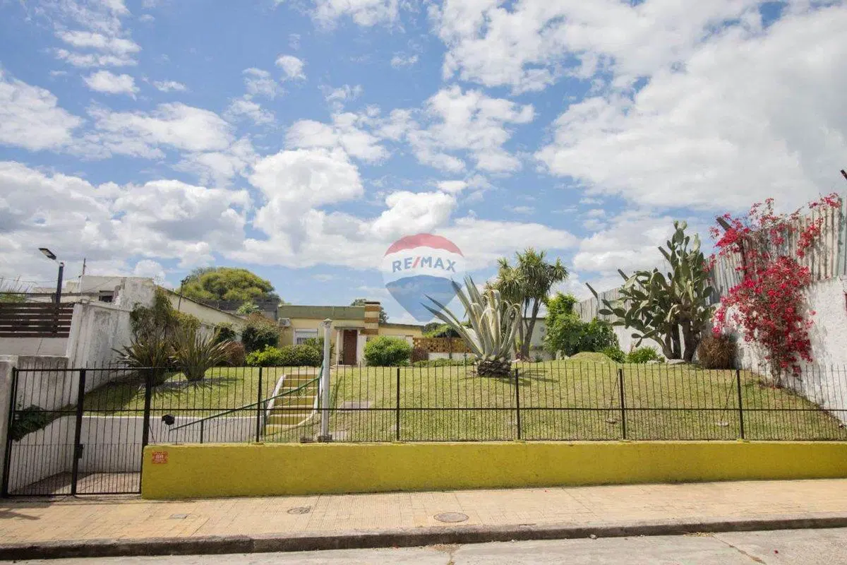 Venta-Casa 3 dormitorios con gran jardín-Belvedere 4